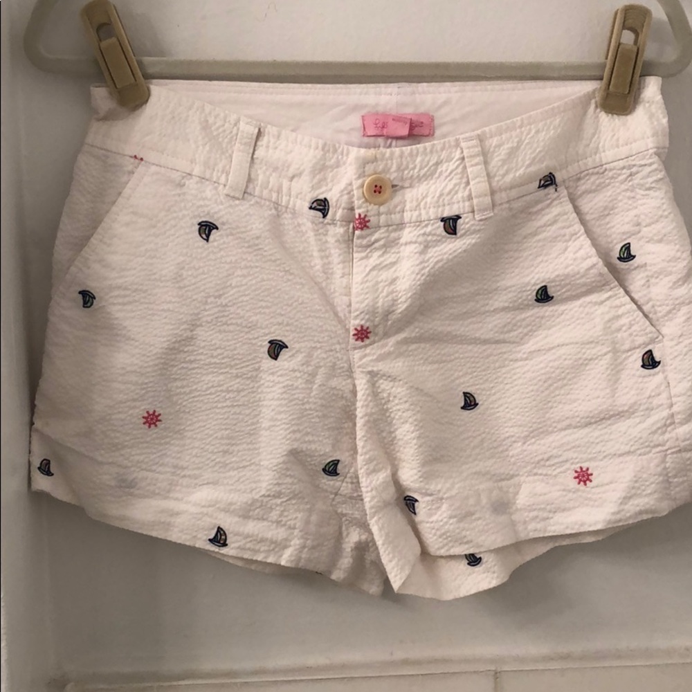 Lilly Pulitzer white shorts w sailboats size 2